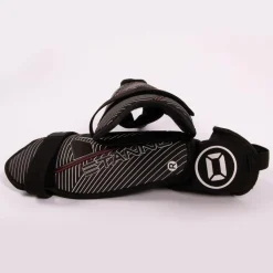 Stanno Pro Guard II scheenbeschermers black white red< Scheenbeschermers Voetbal